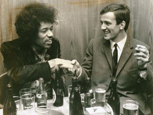 Gitaarlegende Jimi Hendrix (links) en organisator Wim van Krimpen van de Hippy Happy Beurs. Foto: rijnmond.nl